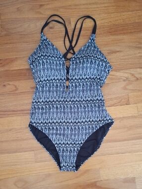 Sexy One-Piece Swimsuit Criss Cross Swimsuit Women Black Patterned Bathing Suit